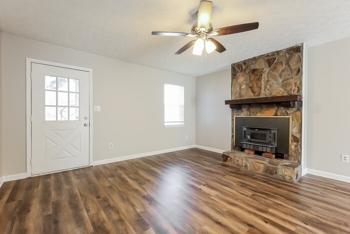 Primary Photo - Fantastic 3bd/2ba home! Let yourself in!