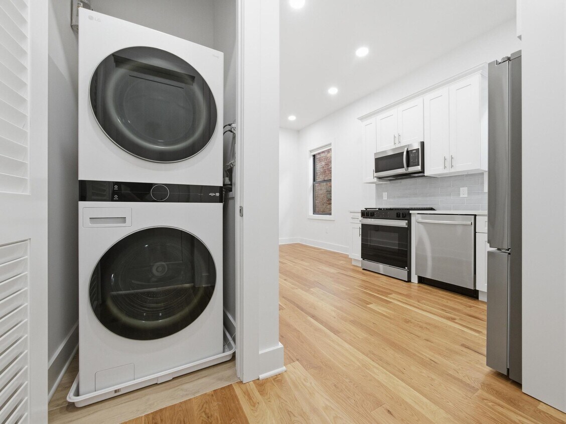 Foto principal - 858 West Side Ave