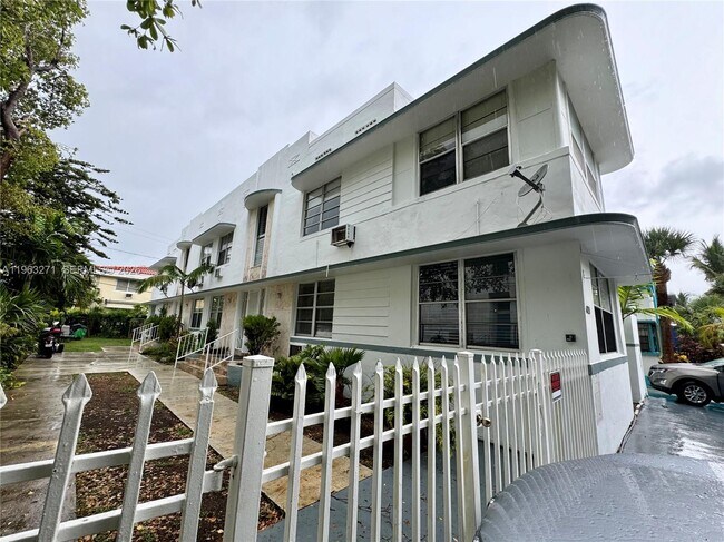 Foto del edificio - 6830 Harding Ave