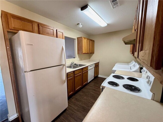 Building Photo - 335-335 Graystone Cir
