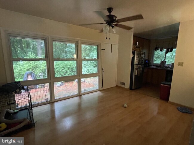 Building Photo - 7432 Hastings St