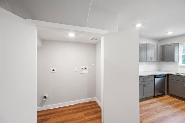 Building Photo - 8715 Bertwood St