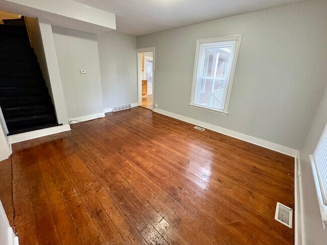 Foto del edificio - 704 Coit Ave NE