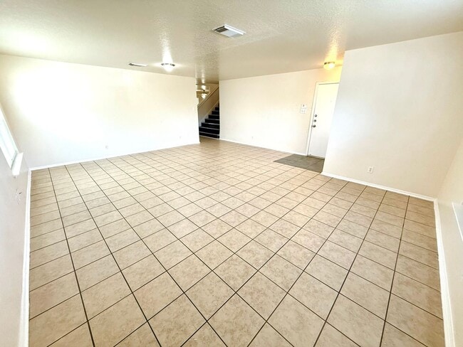 Building Photo - MUST SEE!! 4 Bed | 2.5 Bath | Loft | 2-Car Garage | Covered Patio!