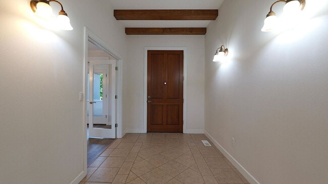 Foto del edificio - 143 Pine Lake Dr