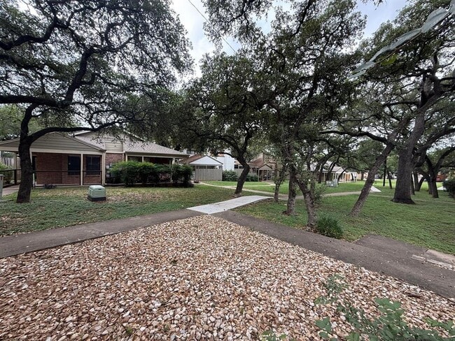Foto del edificio - 7825 Beauregard Cir