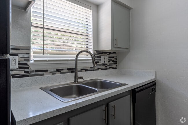 Clubhouse - Oakview Landing Apartments