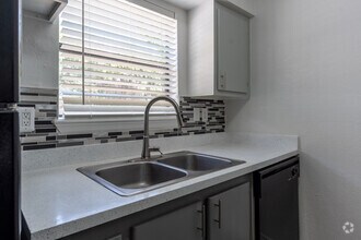 Clubhouse - Oakview Landing Apartments
