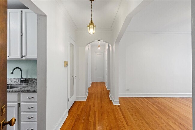 Foto del edificio - 1439 W Elmdale Ave
