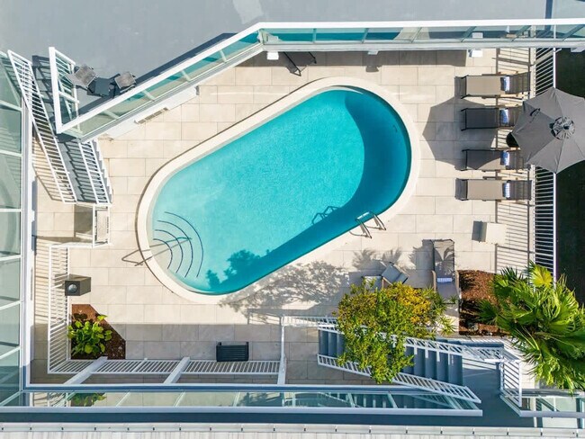 Foto del edificio - 3821 N Ocean Blvd