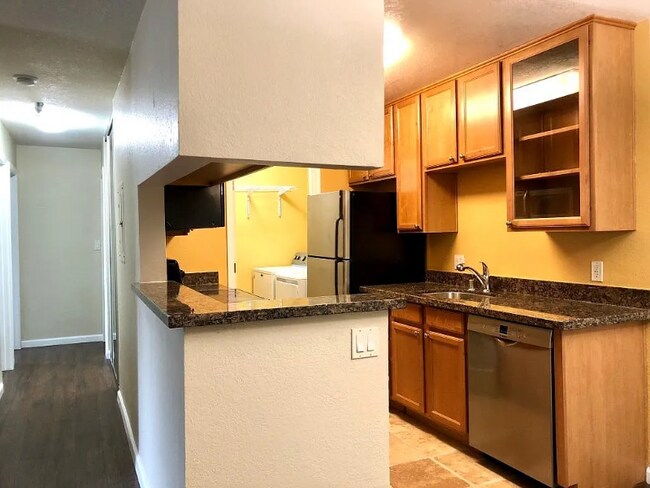 Foto del edificio - 880 E Fremont Ave