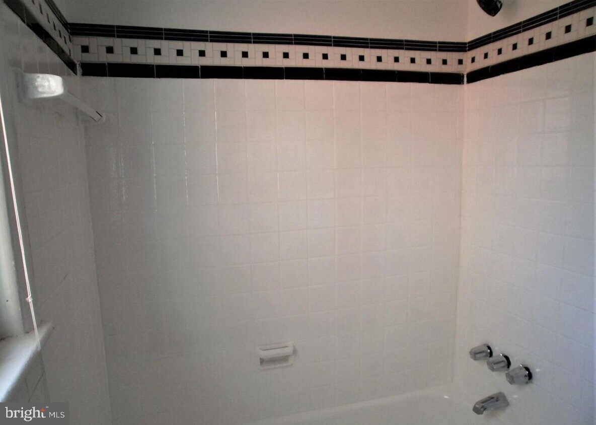 Foto principal - 6514 Potomac Ave