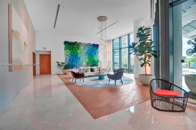 Foto del edificio - 650 NE 32nd St