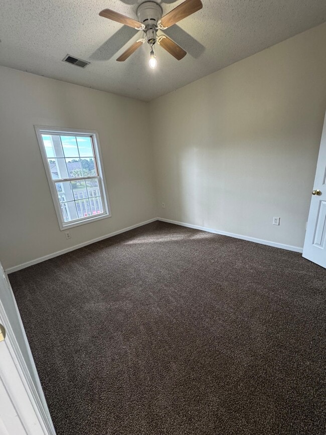 Building Photo - 5846 Longwood Dr