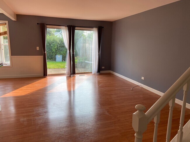 Foto del edificio - 502 Monroe Rd