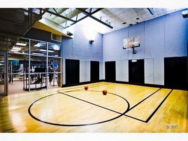 Building Photo - 545 N Dearborn St