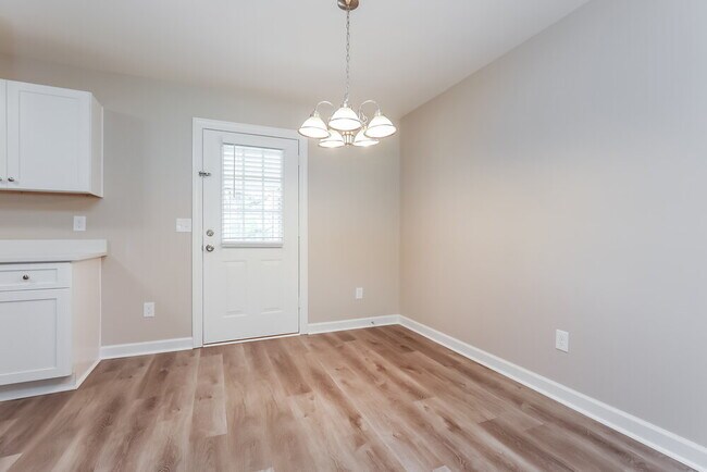 Foto del edificio - 407 Cindi Ct