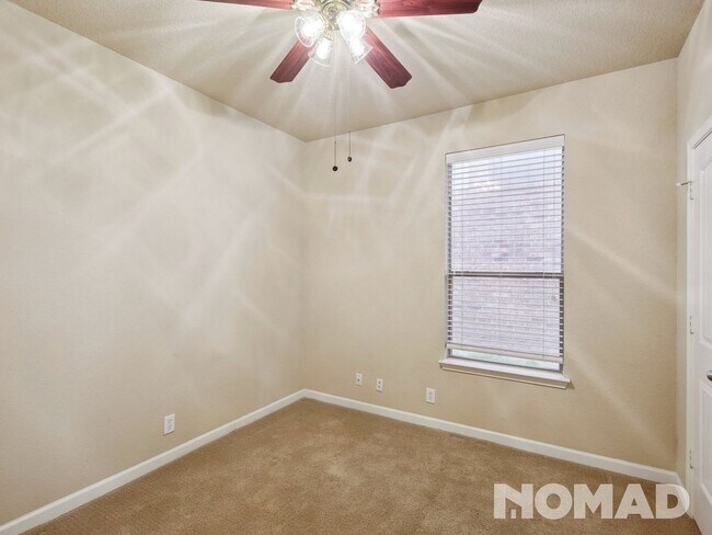 Foto del edificio - 4 Bedroom Single Family Home in San Antonio
