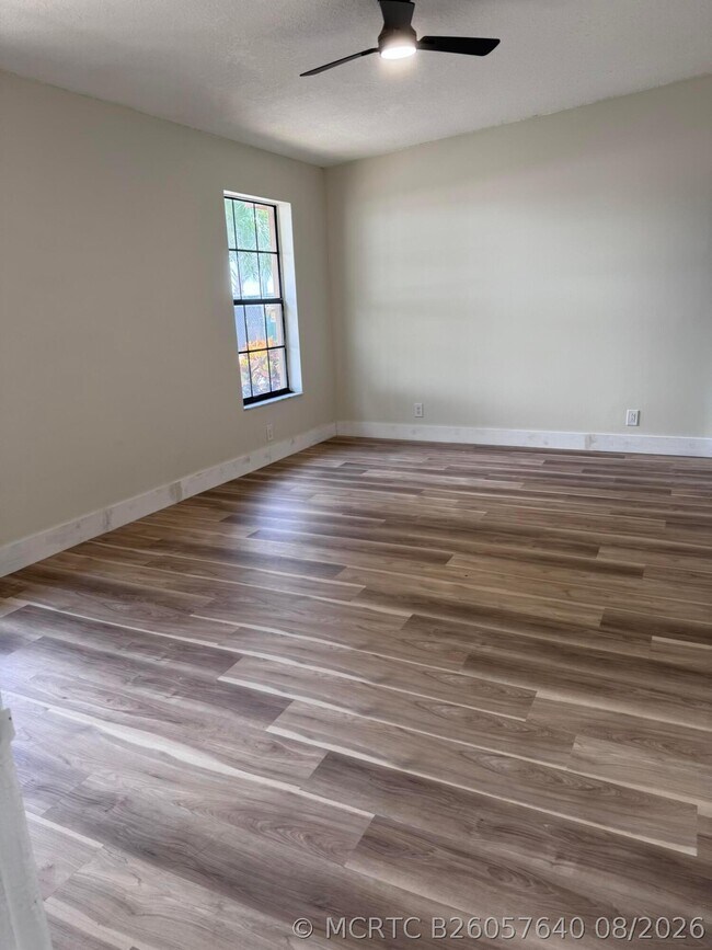 Foto del edificio - 7914 Pembroke Rd