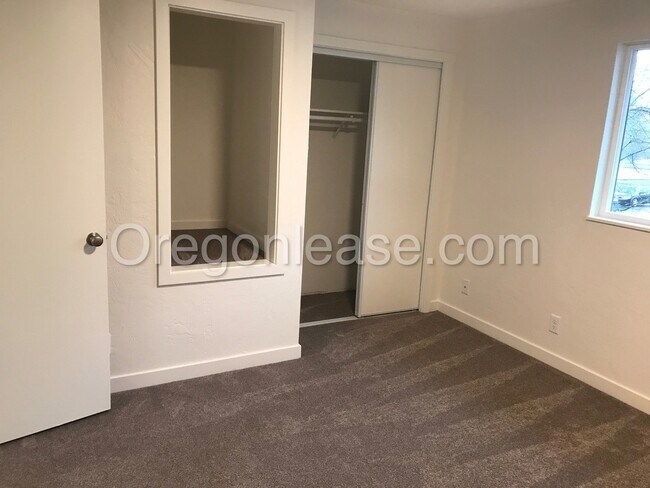 Foto del edificio - Two bedroom one bath townhouse in West Spr...