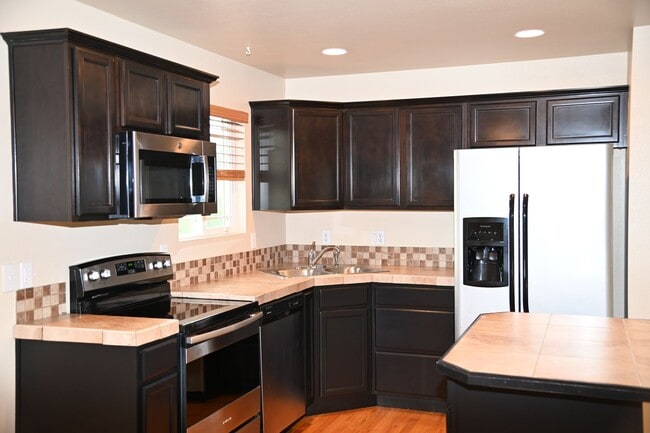 Foto del edificio - 3 Bedroom townhome NO deposit on 24 month ...