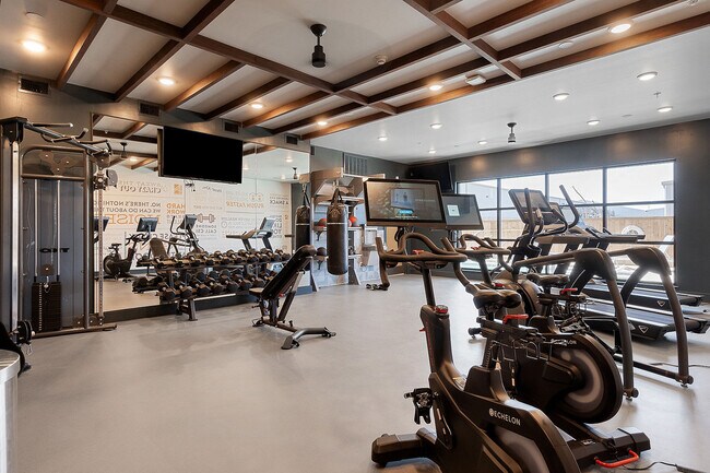 Foto del edificio - 2232 Empire Central Dr