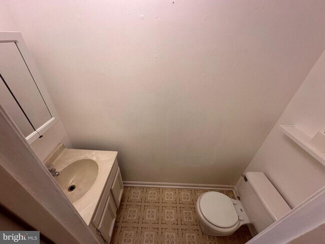 Building Photo - 35 Westridge Ct