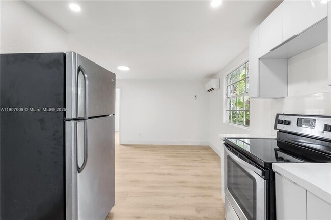 Foto del edificio - 2385 SW 17th St