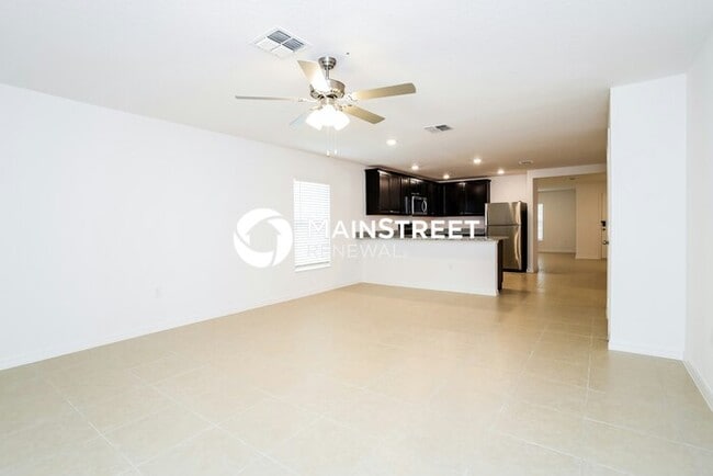Foto del edificio - 4 Bedroom Pet-Friendly Home in Mascotte, F...