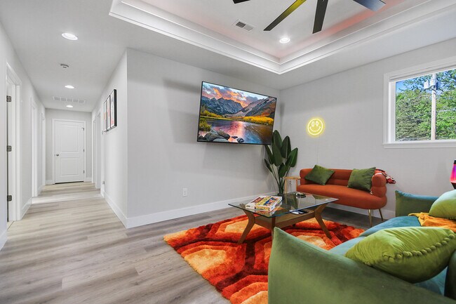 Foto del edificio - 701 Mikel St