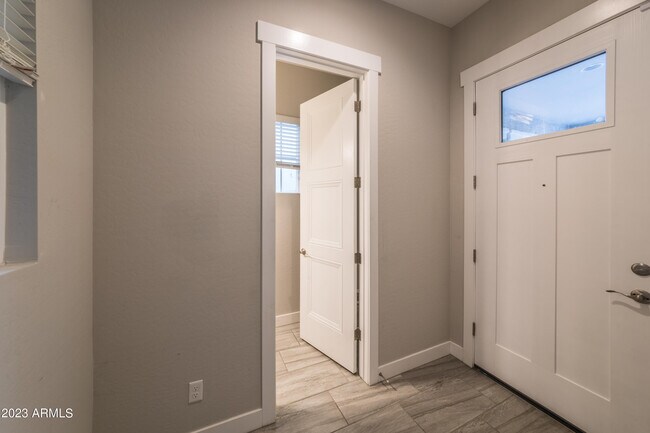 Building Photo - 21035 W Elm Way Ct