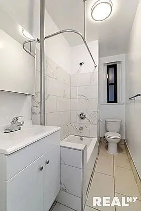 Building Photo - 164 Waverly Place
