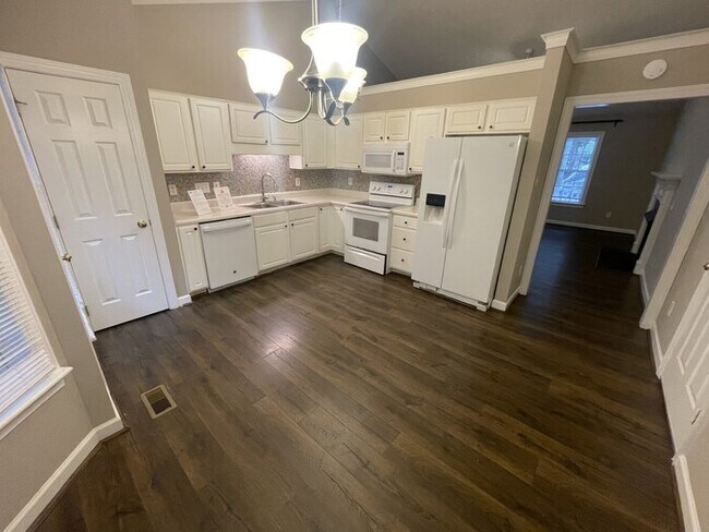 Foto del edificio - 3 bd 2 ba ranch in Wake Forest with a garage