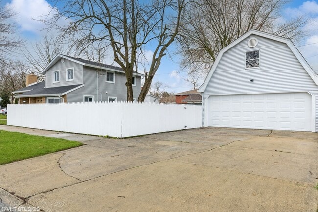 Building Photo - 3454 Monroe St