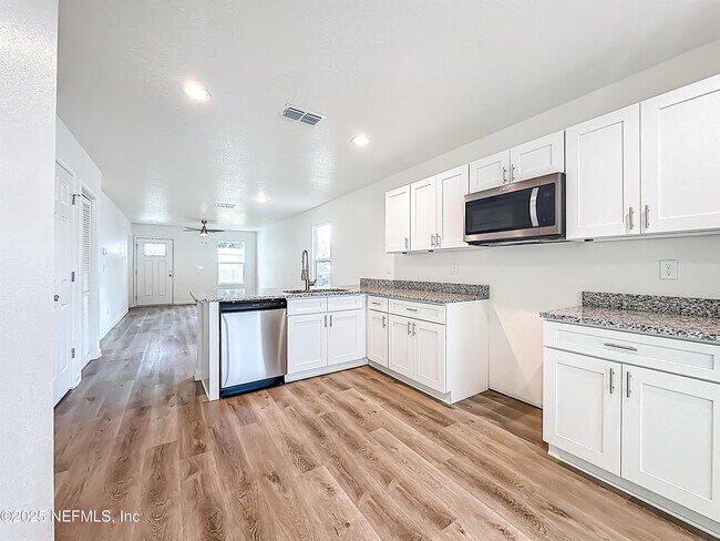 Foto del edificio - 788 W 5th St