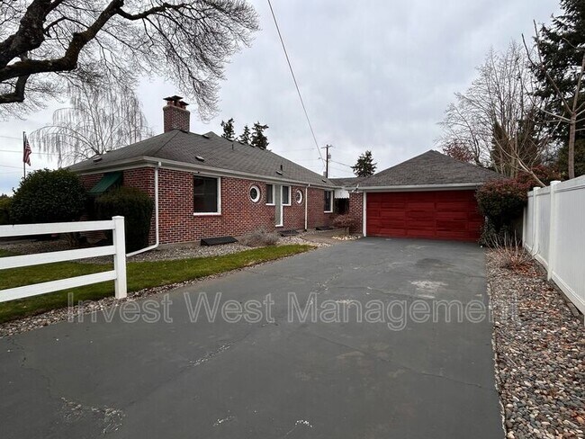 Foto del edificio - 1800 E 9th St