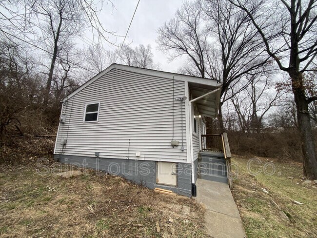 Building Photo - 3974 Lada Ave