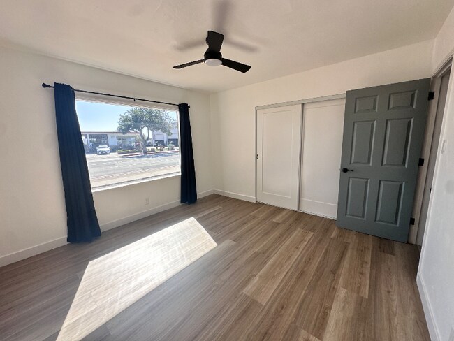 Foto del edificio - 422 E Grand Ave