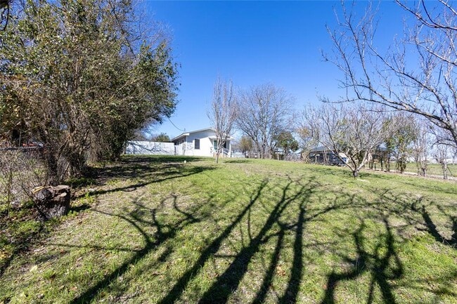 Building Photo - 2304 Thrasher Ln