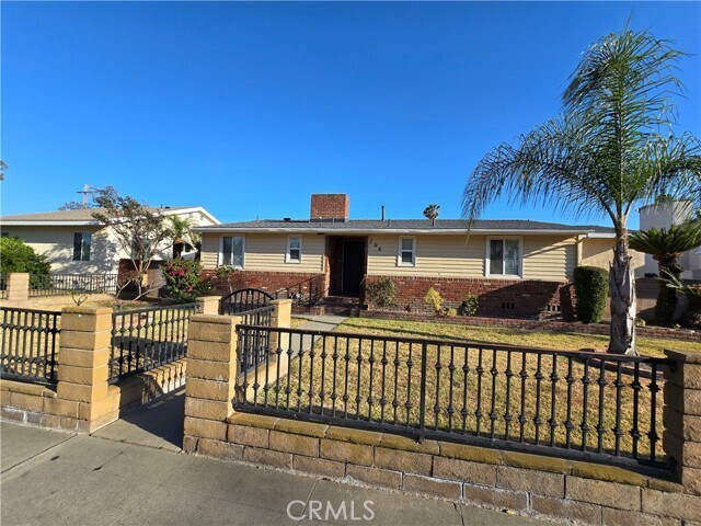Foto principal - 706 W Orangethorpe Ave