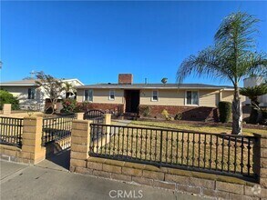 Building Photo - 706 W Orangethorpe Ave