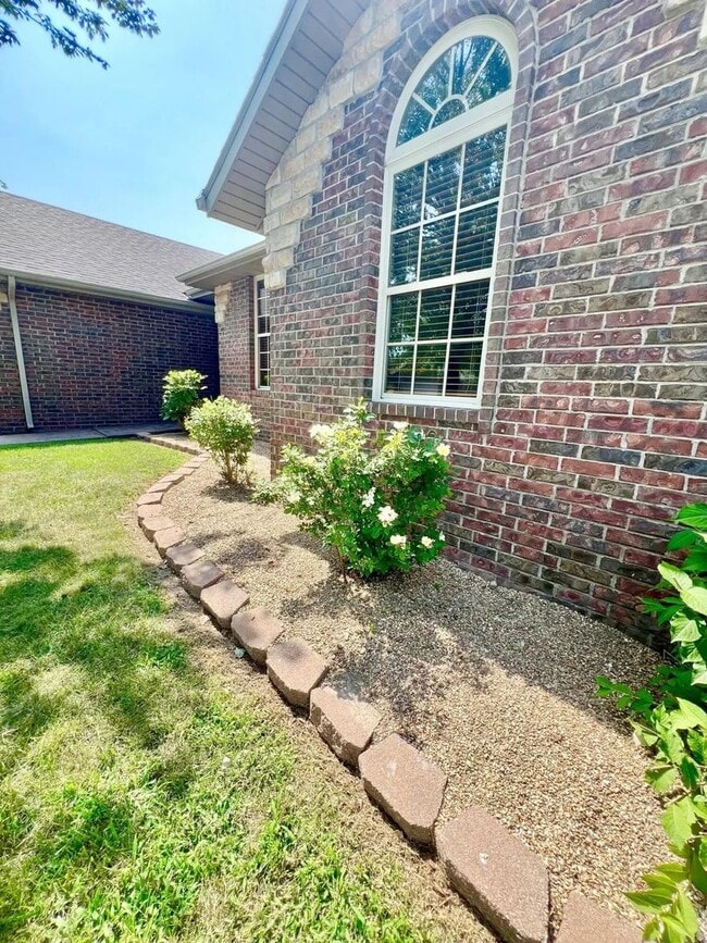 Building Photo - Beautiful Home in Nixa! Wont Last!