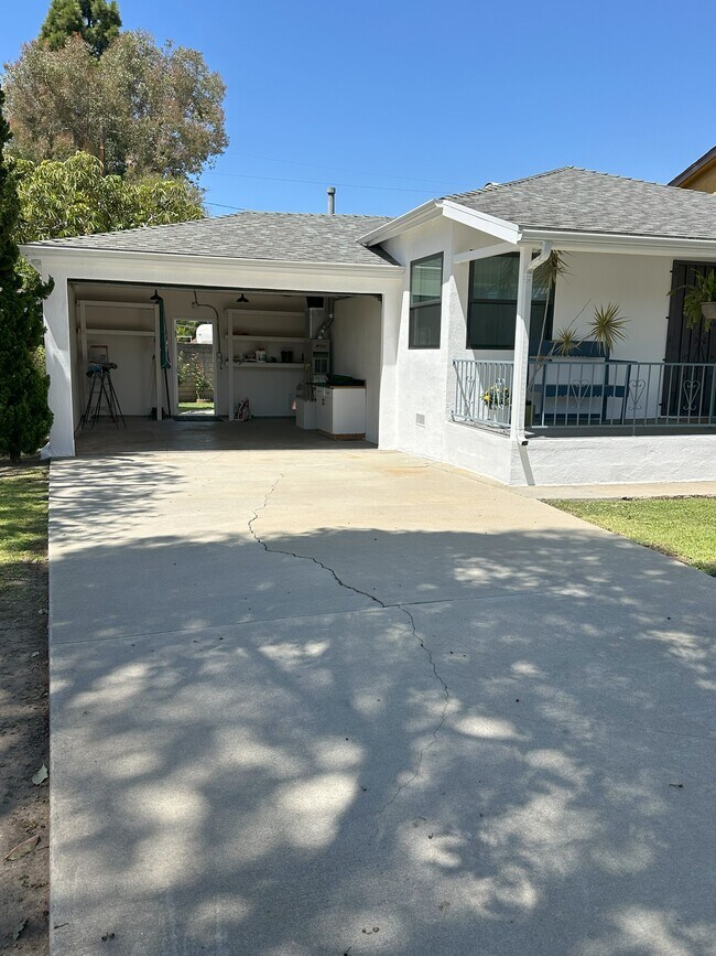Garage - 4477 Harding Ave