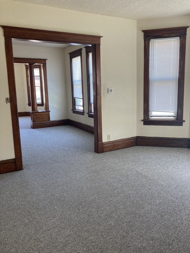 Dining room - 90 Kaufmann Ave