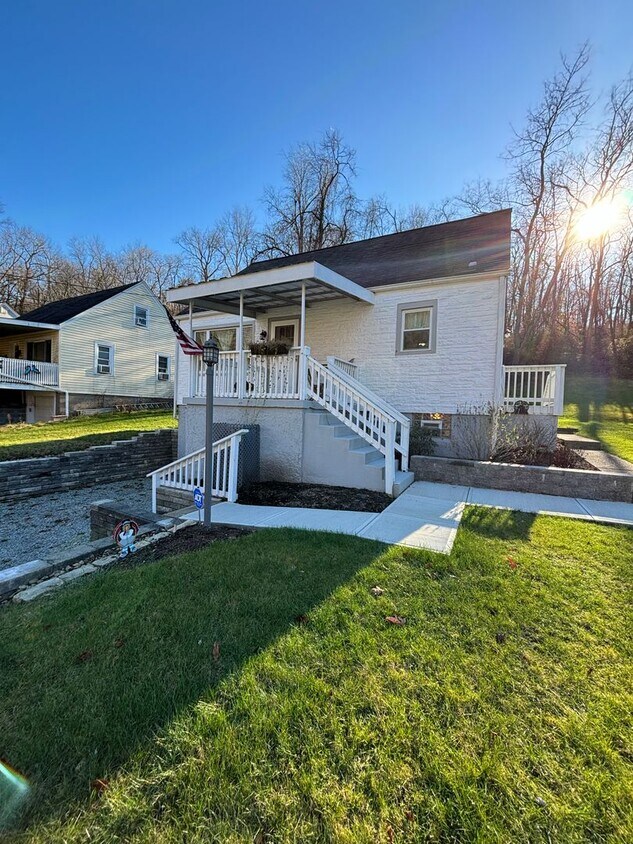 Home in South Park! House Rental in South Park Township, PA