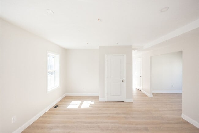 Building Photo - 17 Mott St