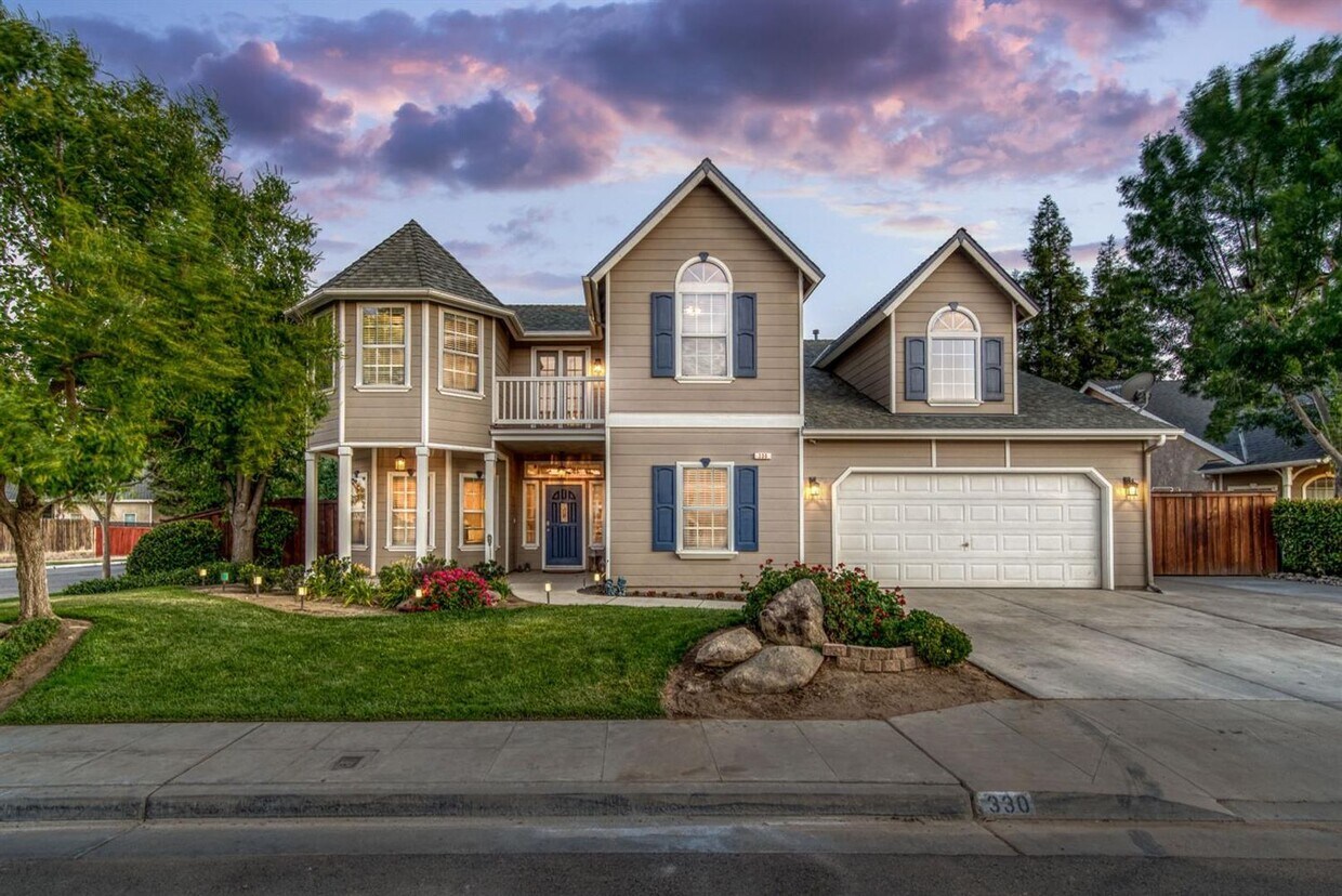 Primary Photo - Gorgeous Buchanan 5/3 with Pool!