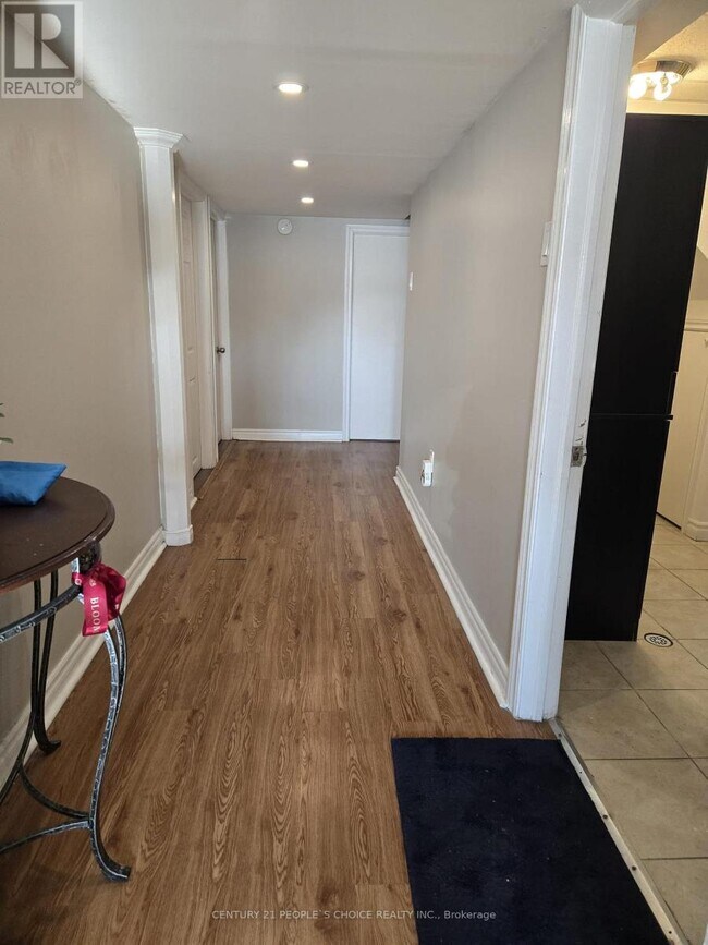 Building Photo - 71 Montvale Dr