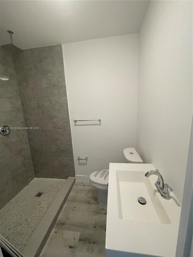 Foto del edificio - 2380 NW 102nd St