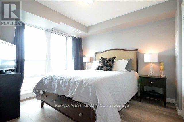 Building Photo - 2015 Sheppard Ave E